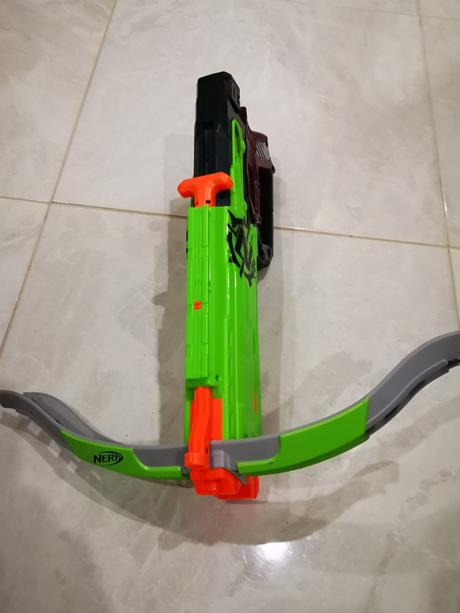 Nerf zombie strike kuša,