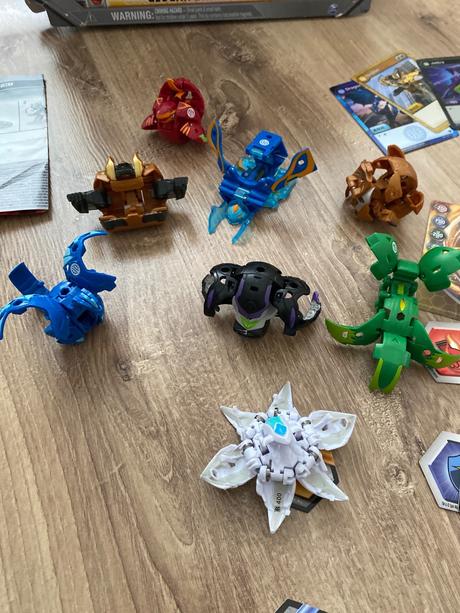 Bakugan 8 kusov s kartičkami, 
