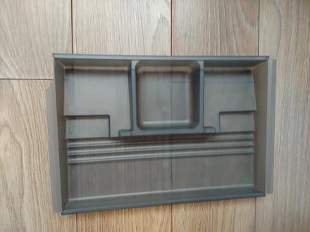 Plastový organizér na kancelárske potreby, 