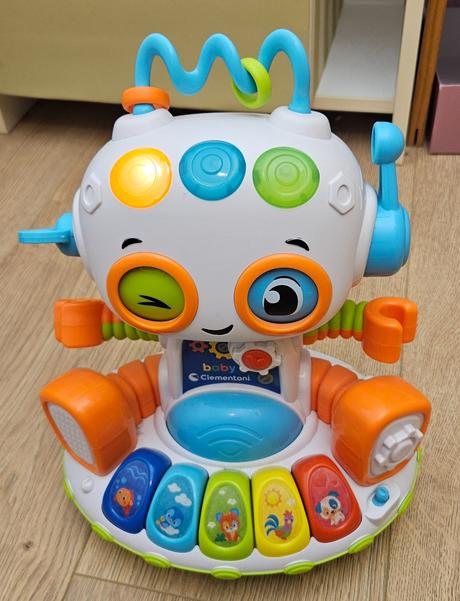 Interaktívny robot clementoni,