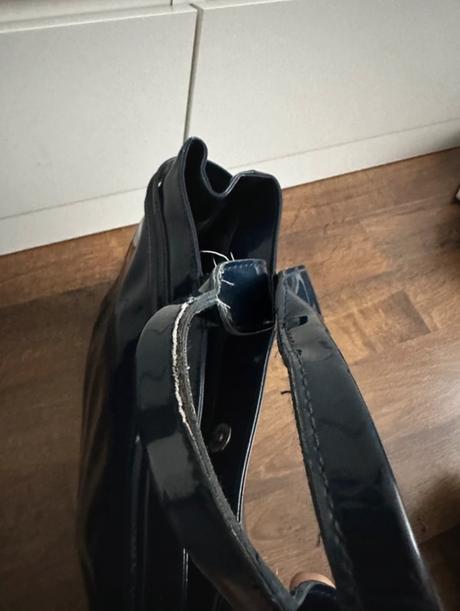 Tmavomodrá lakovaná kabelka armani, armani