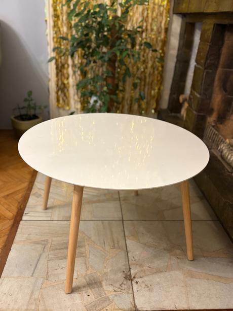 Stolik biely, 