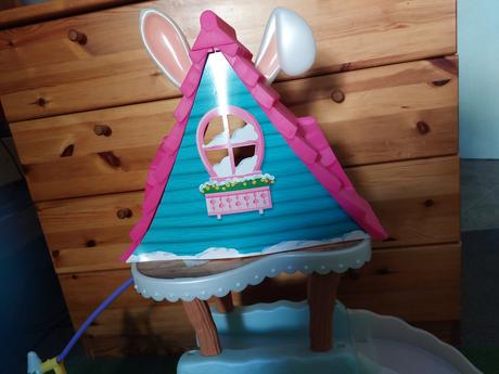 Domcek enchantimals v super stave + 1 babika,