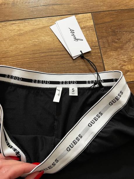 Čierne leginy, guess,s