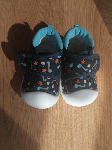 Topánočky s potlačou dinosaurov, h&m,20