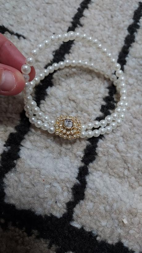 Perlovy naramok na nohu, 