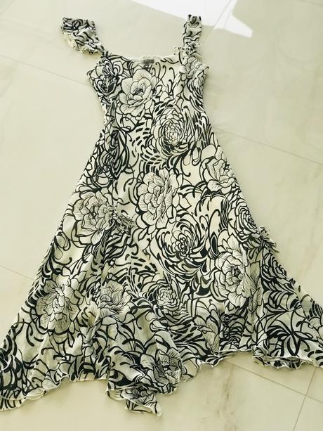 Šaty bielo-čierne, s