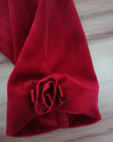 Zamatové šaty, 110