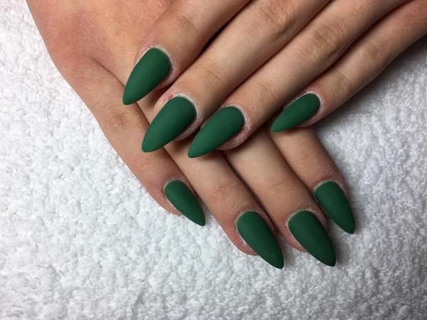 Hľadám modelku mám modelovanie nechtov