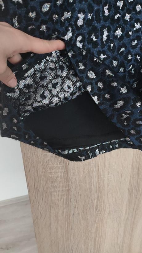 Dievcenske tigrovane saty, 128