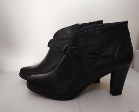 Krásne kožené kotníkové čižmičky, 40