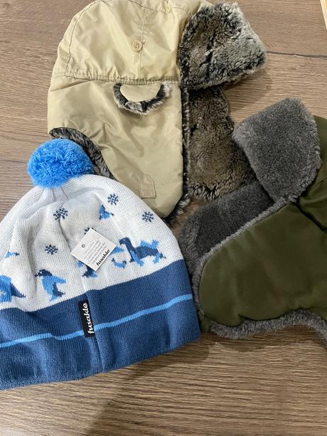 Teple chlapčenské čiapky, 110