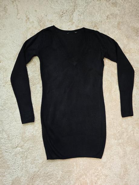 Cierny predlzeny sveter, 36