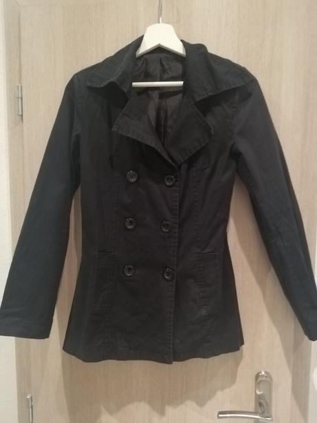 Čierny dámsky kabát, s