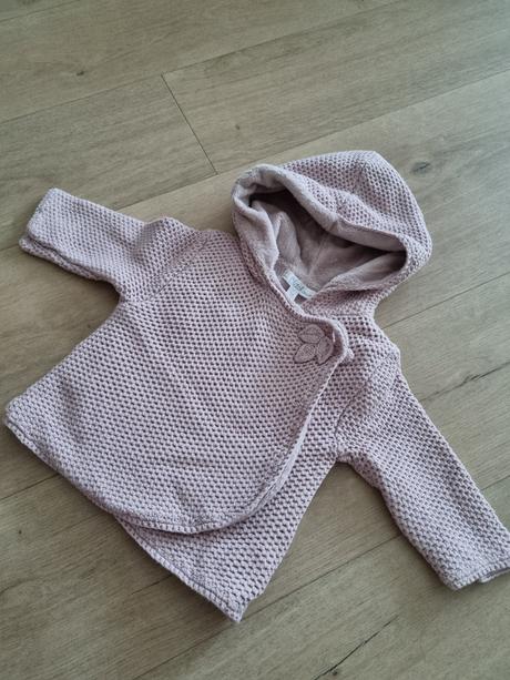 Kvalitný zateplený svetrík značky kitchoun, 62