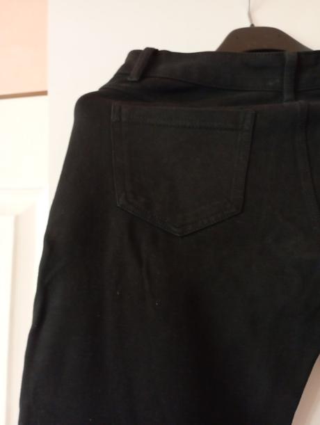 Čierne nohavice, 28