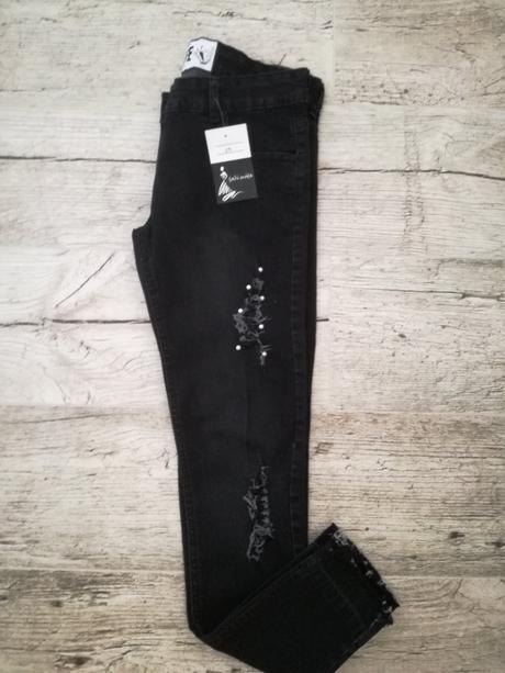 Roztrhané rifle s perličkami, 30 / 32