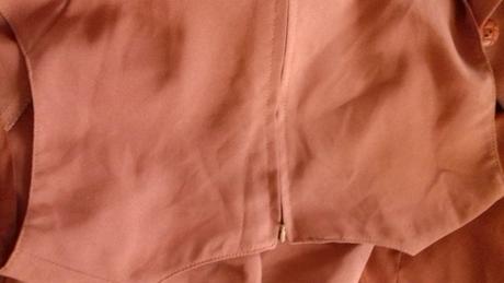 Škoricový dámsky nohavicový kostým, 40