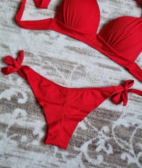 Dvojdielne červené plavky, m / s