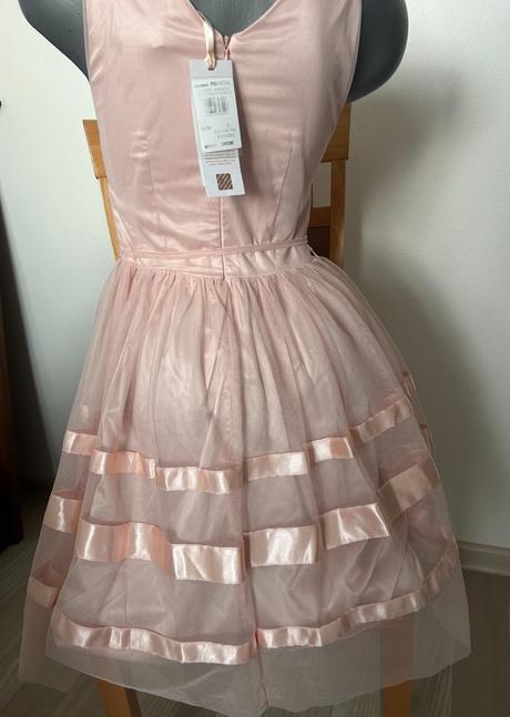 Nove saty rinascrimento, s