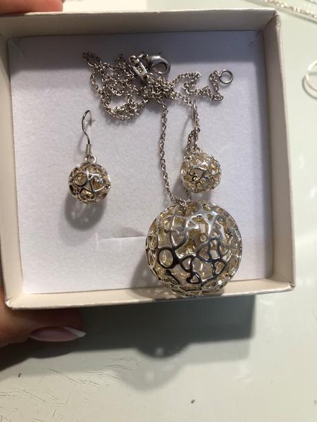 Set nausnic a nahrdelnika, 