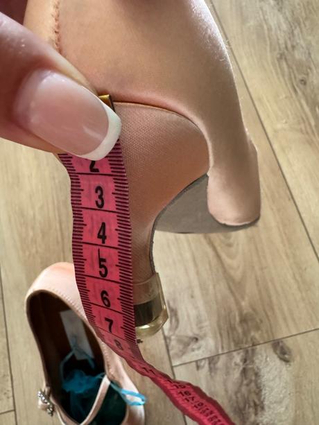 Tanečné topánky, 38