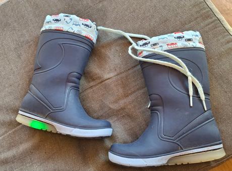 Blikajúce gumáky, lupilu,24