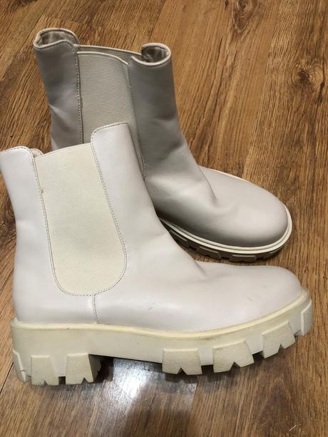 Kotnikove čižmy, 41