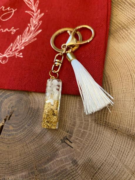 Ručne vyrobené živicové kľúčenky, 