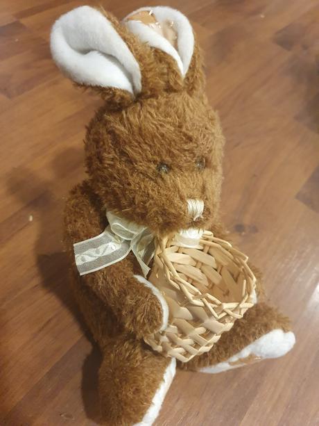Veľkonočný zajko s košíkom na vajíčko, 