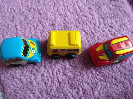 Tri malé autíčka,