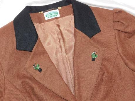 Luxusny vlneny kroj, 40