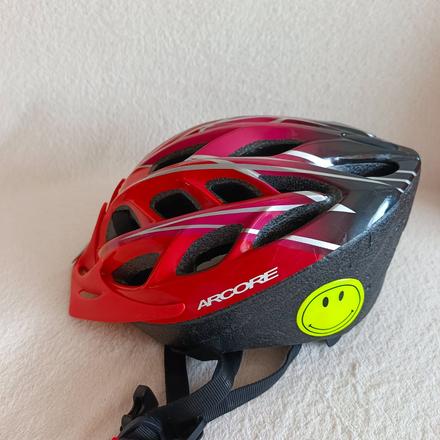 Cyklistická prilba, s