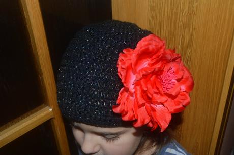 Háčkovaná čiapočka s kvetom, 92