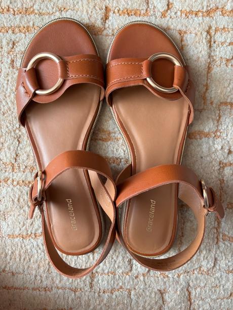 Krasne sandále, graceland,39