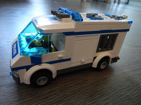 Lego policajné auto - preprava väzňa, 