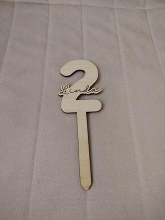 Drevený zápich na tortu na 2 roky s menom linda, 