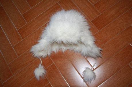 Biela kožušinová čiapka, 116