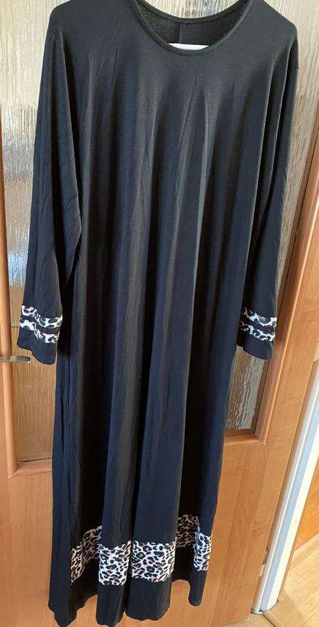 Dlhé čierne šaty pre moletku s aplikáciou v. xxxl, xxxl