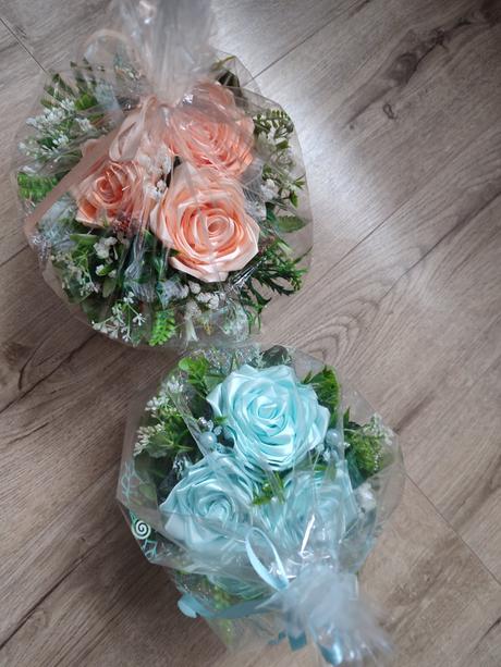 Saténové kytičky,