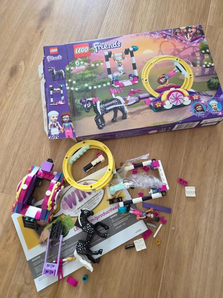 Lego friends - carovna akrobacia, 