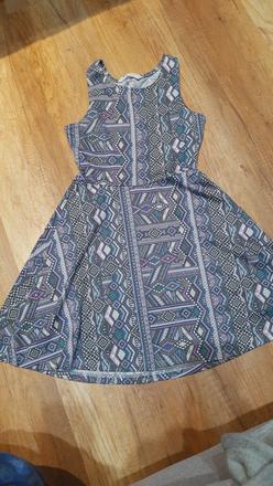 Dievčenské saty, 146