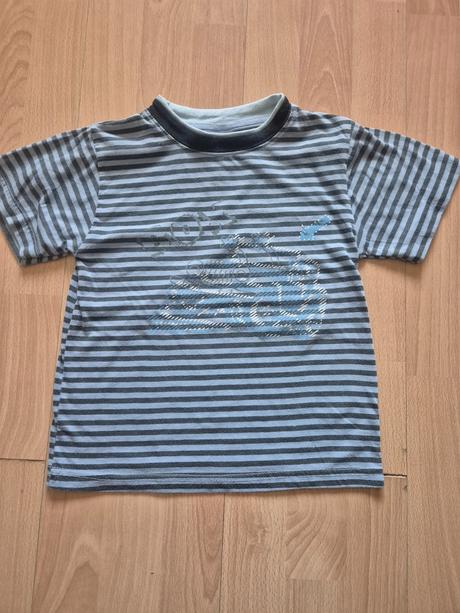 Prúžkované čiernomodré tričko, 122