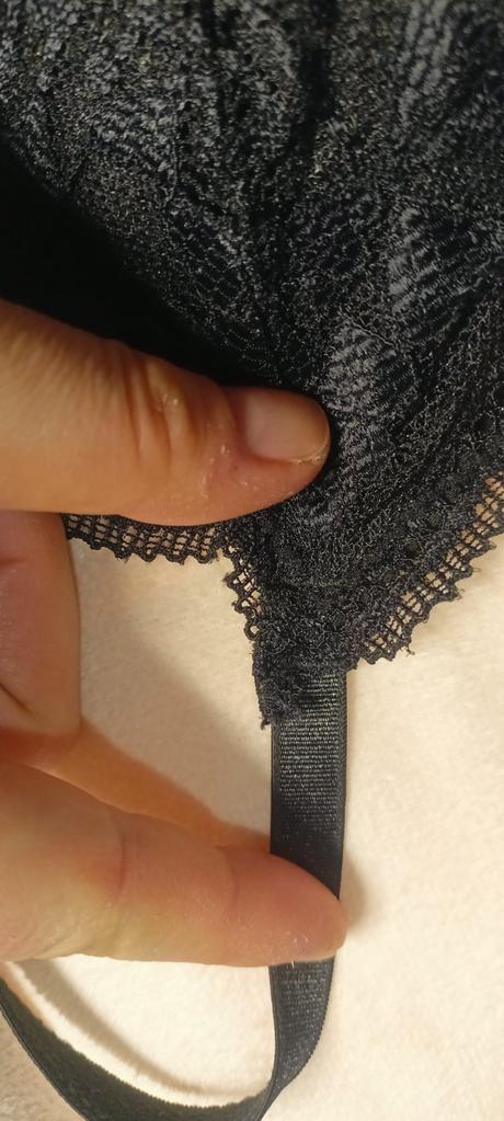 Dámska čierna podprsenka, <50