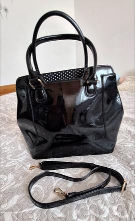 Lakovaná baťovka, baťa