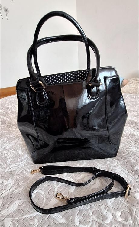 Lakovaná baťovka, baťa