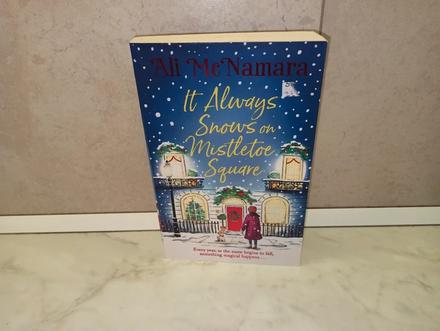 Ali mcnamara - it always snows on mistletoe square,