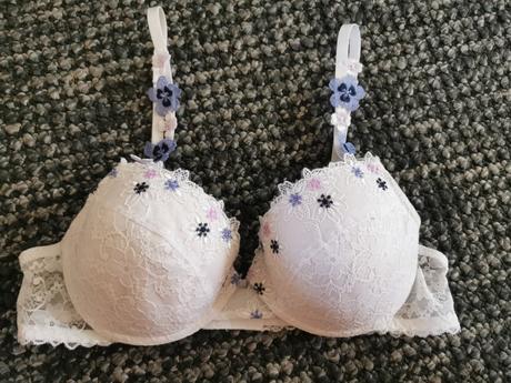 Čipkovana push up podprsenka s kvetmi, 80b