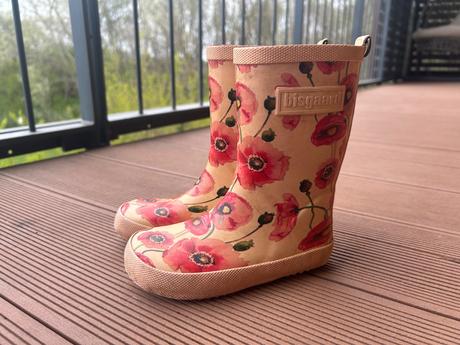 Gumáky bisgaard, 25, 25