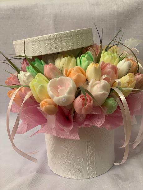 Veľká mydlova kytica v boxe, 